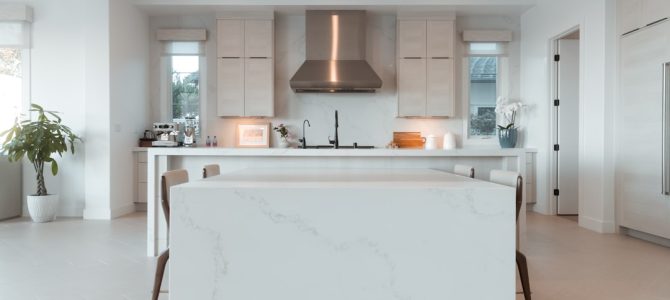 Hoe je een kleine keuken licht en luchtig houdt