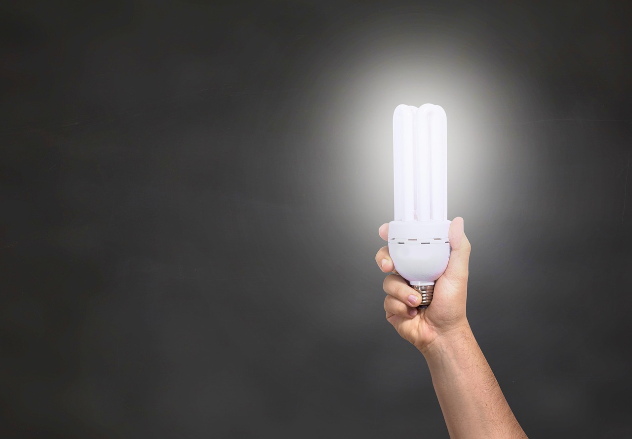 Slimme led-verlichting creëert sfeervolle kamerkleuren. Slimme led-verlichting creëert sfeervolle kamerkleuren.