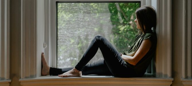 Verwarm je raambank met slimme kussens in warme tinten
